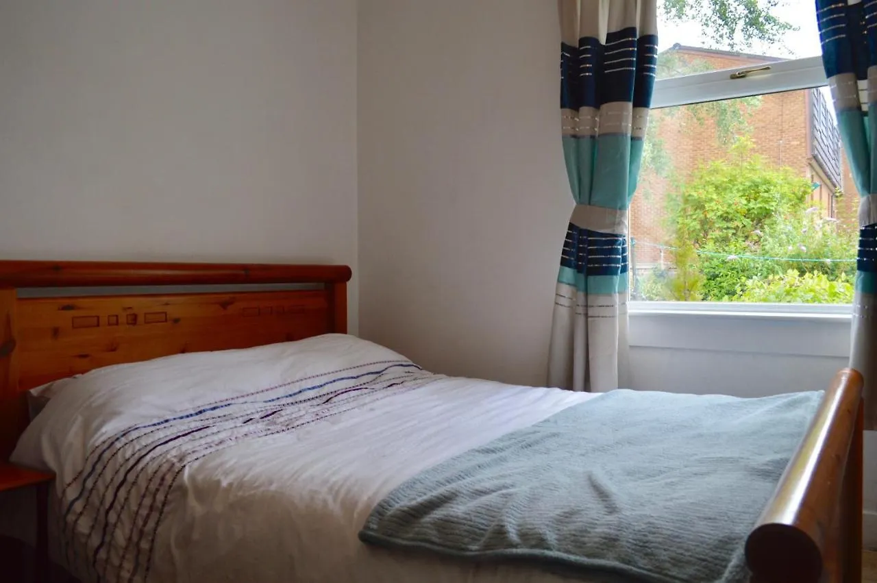 Comfortable 2 Bed Apartment In Blackford Edinburgh